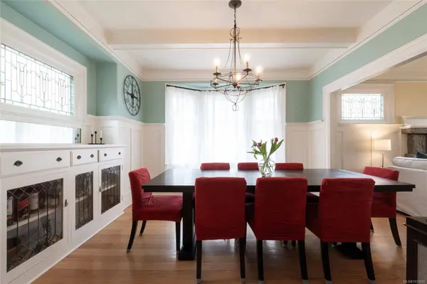 2663 Orchard Ave, Oak Bay, BC V8S 3B4