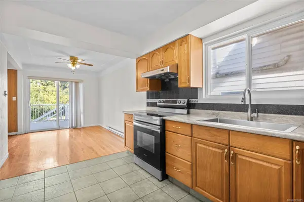 1575 Burton Ave, Victoria, BC V8T 2N3