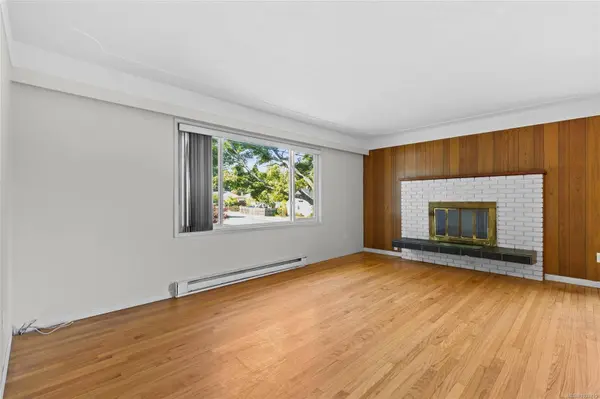 1575 Burton Ave, Victoria, BC V8T 2N3