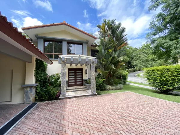 Which is the right pick for you.. house or apartment?