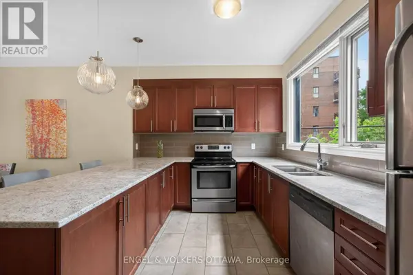 1896 CARLING AVENUE, Ottawa, ON K2A1E7
