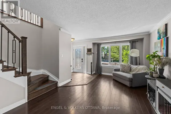 49 KITTIWAKE DRIVE, Ottawa, ON K2S1Z8