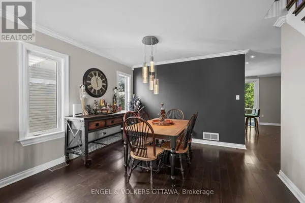 49 KITTIWAKE DRIVE, Ottawa, ON K2S1Z8