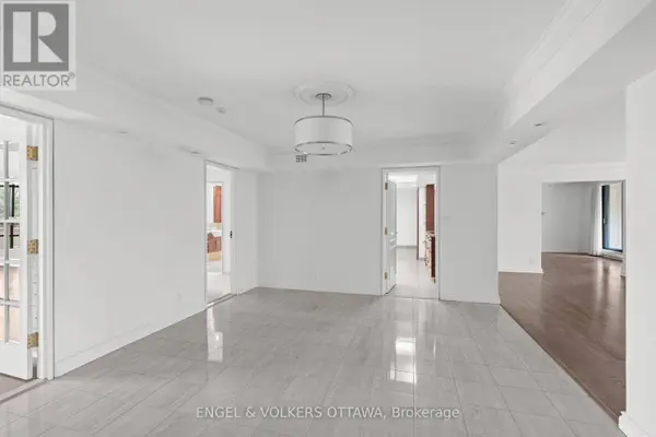 111 Echo DR #406, Ottawa, ON K1S5K8