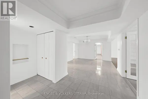 111 Echo DR #406, Ottawa, ON K1S5K8
