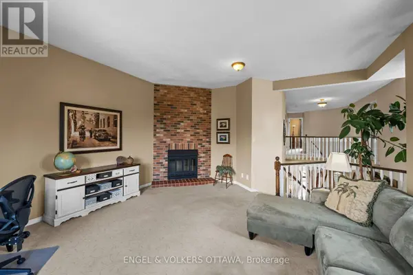 1602 PROULX DRIVE, Ottawa, ON K4A1T5