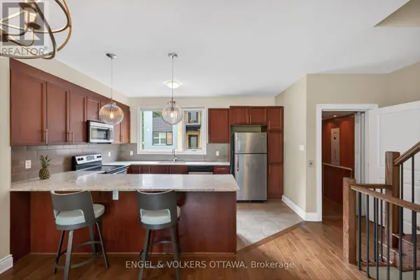 1896 CARLING AVENUE, Ottawa, ON K2A1E7