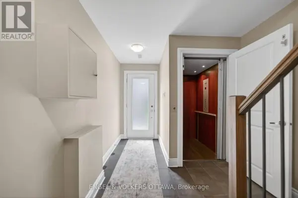 1896 CARLING AVENUE, Ottawa, ON K2A1E7