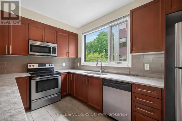 1896 CARLING AVENUE, Ottawa, ON K2A1E7
