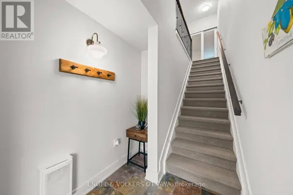 244 MULLIN PRIVATE, Ottawa, ON K1W0K6