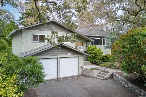 1304 Palmer Close, Saanich, BC V8P 5K6