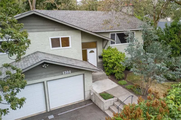 1304 Palmer Close, Saanich, BC V8P 5K6