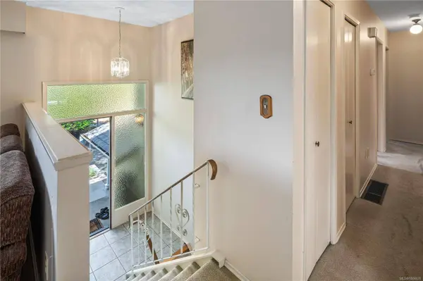 1304 Palmer Close, Saanich, BC V8P 5K6