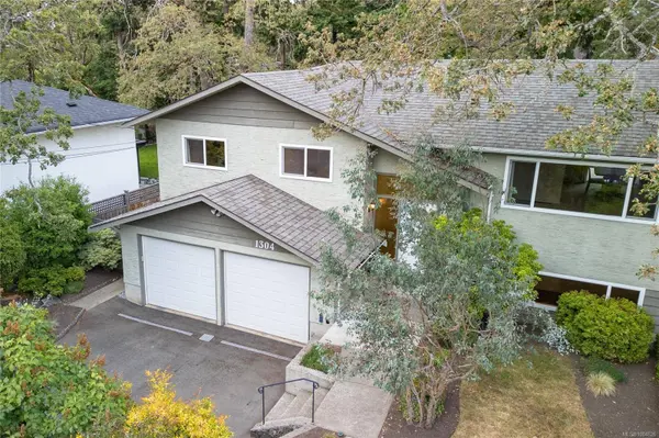 1304 Palmer Close, Saanich, BC V8P 5K6