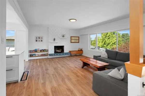 765 Lily Ave, Saanich, BC V8X 3R7