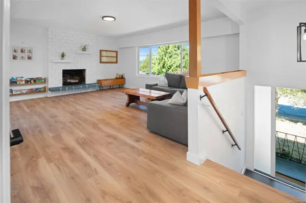 765 Lily Ave, Saanich, BC V8X 3R7