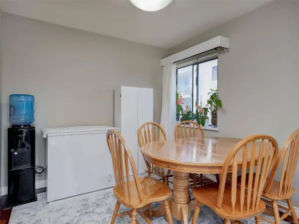 2747 Quadra St #203, Victoria, BC V8T 4E5