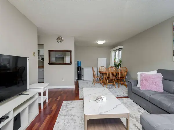 2747 Quadra St #203, Victoria, BC V8T 4E5