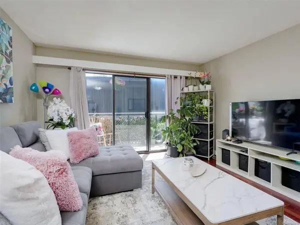 2747 Quadra St #203, Victoria, BC V8T 4E5