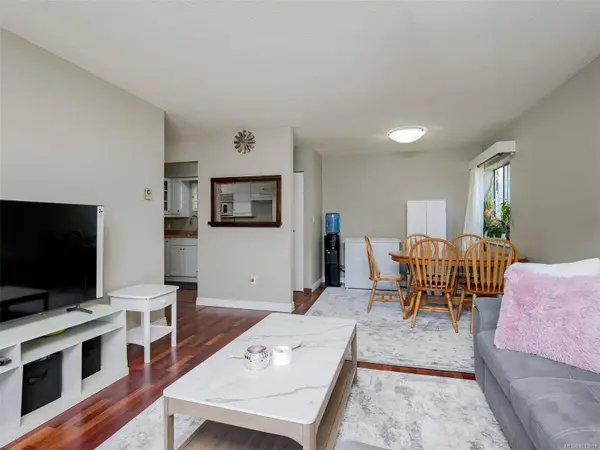 2747 Quadra St #203, Victoria, BC V8T 4E5