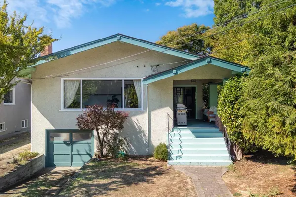 1746 Lulie St, Oak Bay, BC V8R 5W6