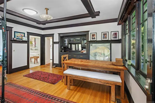 1746 Lulie St, Oak Bay, BC V8R 5W6