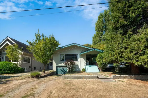 1746 Lulie St, Oak Bay, BC V8R 5W6