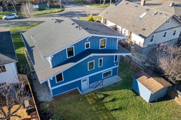 361 Arnold Ave, Victoria, BC V8S 3L6