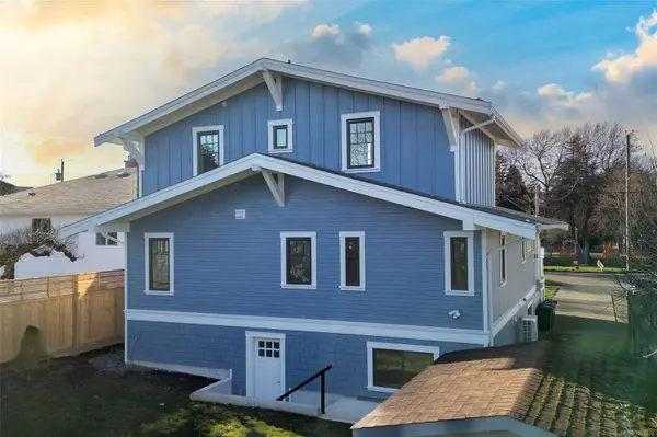 361 Arnold Ave, Victoria, BC V8S 3L6