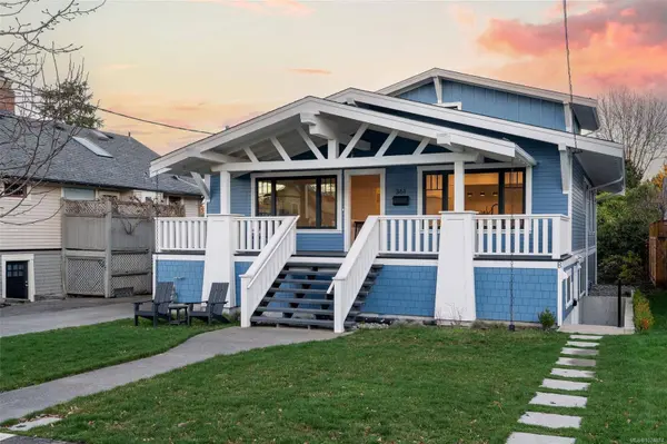 361 Arnold Ave, Victoria, BC V8S 3L6