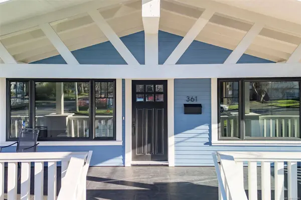 361 Arnold Ave, Victoria, BC V8S 3L6