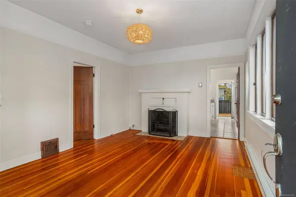 3107 Balfour Ave, Victoria, BC V9A 1R9