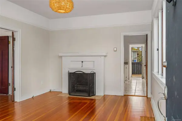 3107 Balfour Ave, Victoria, BC V9A 1R9