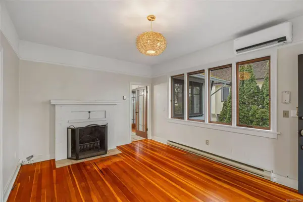 3107 Balfour Ave, Victoria, BC V9A 1R9