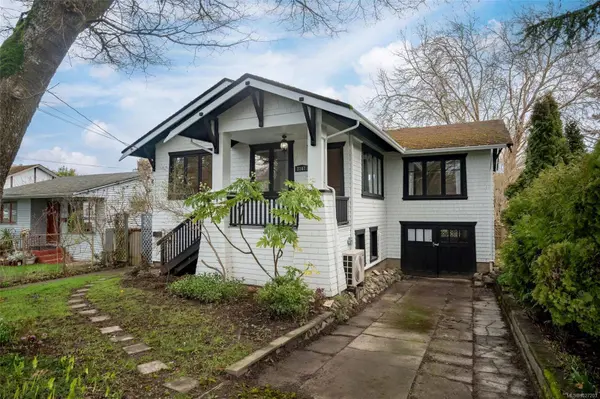 3107 Balfour Ave, Victoria, BC V9A 1R9