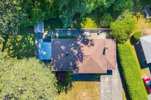 3990 Haro Rd, Saanich, BC V8N 4A9