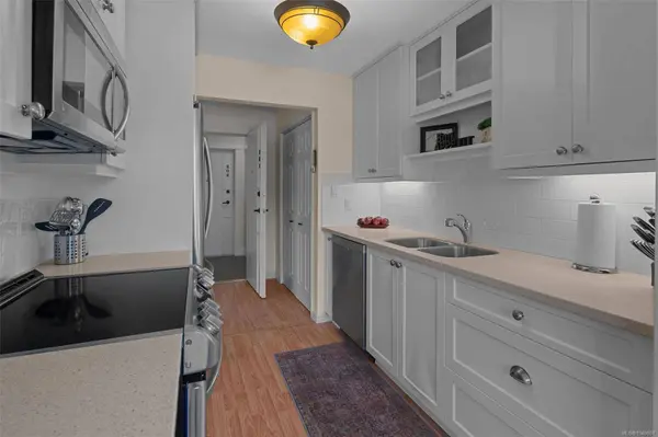 1312 Beach Dr, Oak Bay, BC V8S 2N5