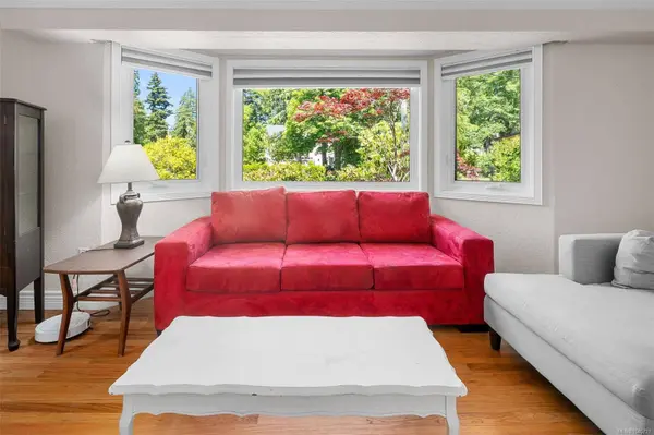 3990 Haro Rd, Saanich, BC V8N 4A9