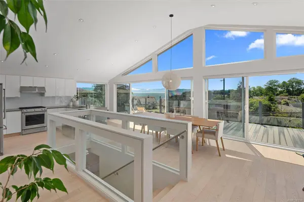 321 Foul Bay Rd, Oak Bay, BC V8S 4G6