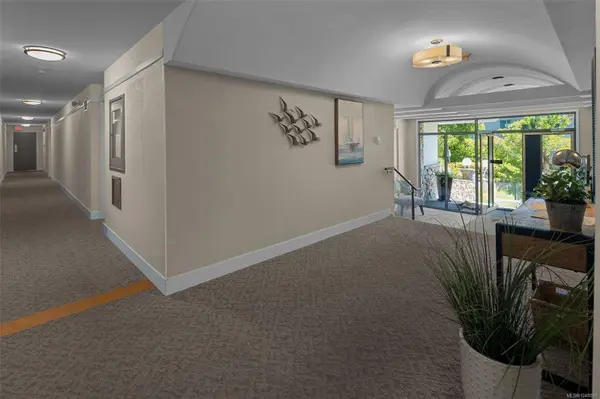 1312 Beach Dr ##105, Oak Bay, BC V8S 2N5