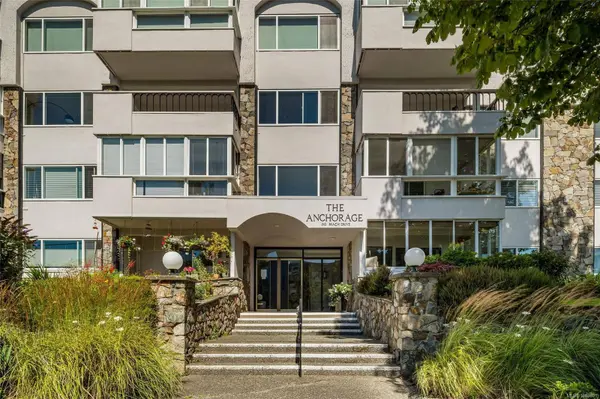 1312 Beach Dr ##105, Oak Bay, BC V8S 2N5