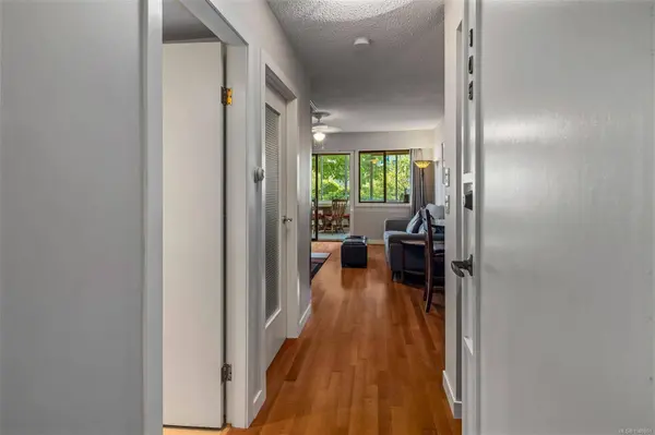 1312 Beach Dr ##105, Oak Bay, BC V8S 2N5
