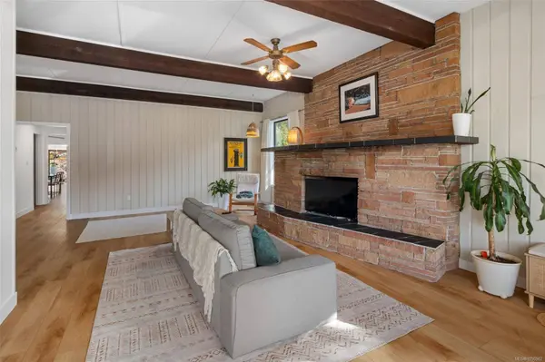 1556 Gladstone Ave, Victoria, BC V8R 1S5