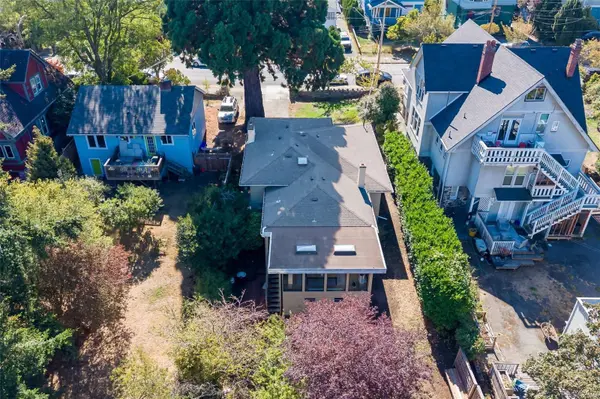 1556 Gladstone Ave, Victoria, BC V8R 1S5