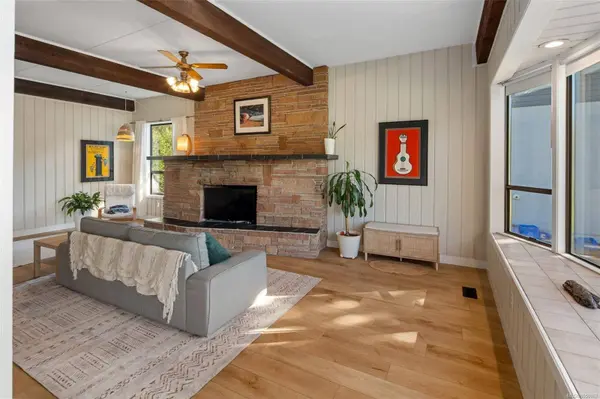 1556 Gladstone Ave, Victoria, BC V8R 1S5