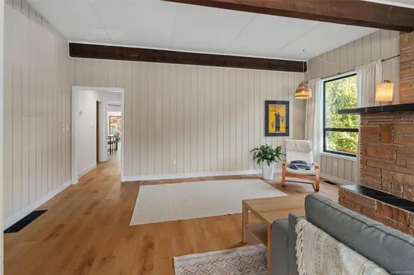 1556 Gladstone Ave, Victoria, BC V8R 1S5