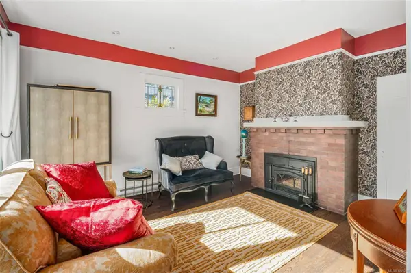 1618 Pinewood Ave, Victoria, BC V8S 1K7