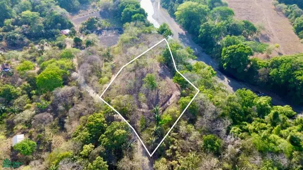 Large River Lot / Camaronal, Hojancha,