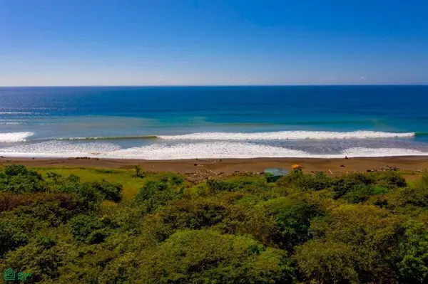 La Reserva Lot 2 / Playa Camaronal,