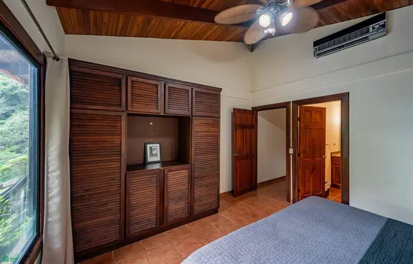 Casa Mil Colinas, 50205